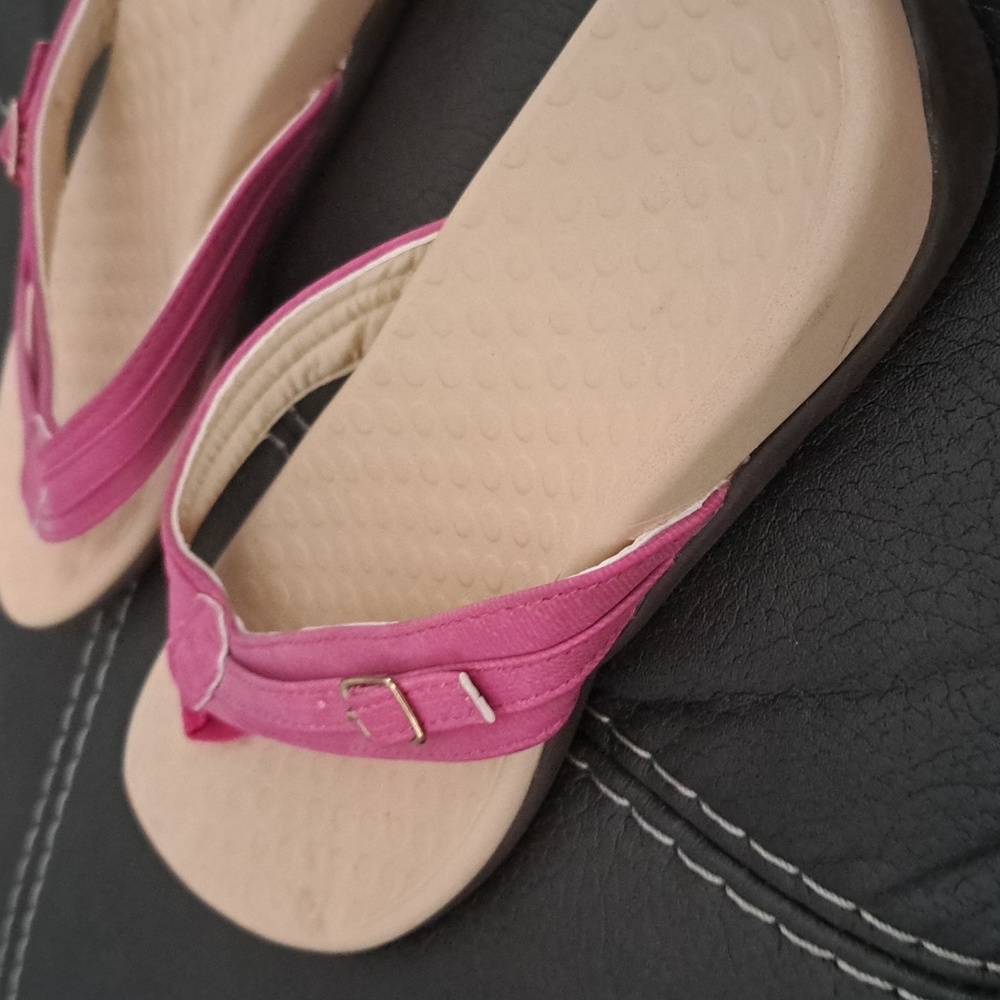 New vionic sandals - Picture 5 of 6